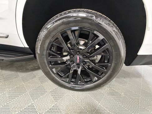 Used 2023 GMC Yukon SLT image 9