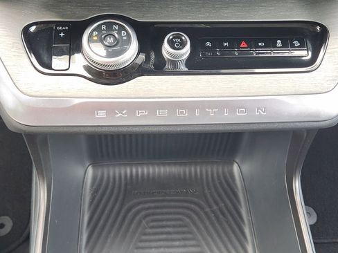 Used 2025 Ford Expedition Platinum AWD/4WD image 19