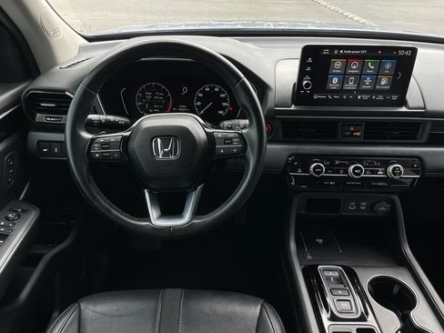 Certified 2025 Honda Pilot Touring image 11