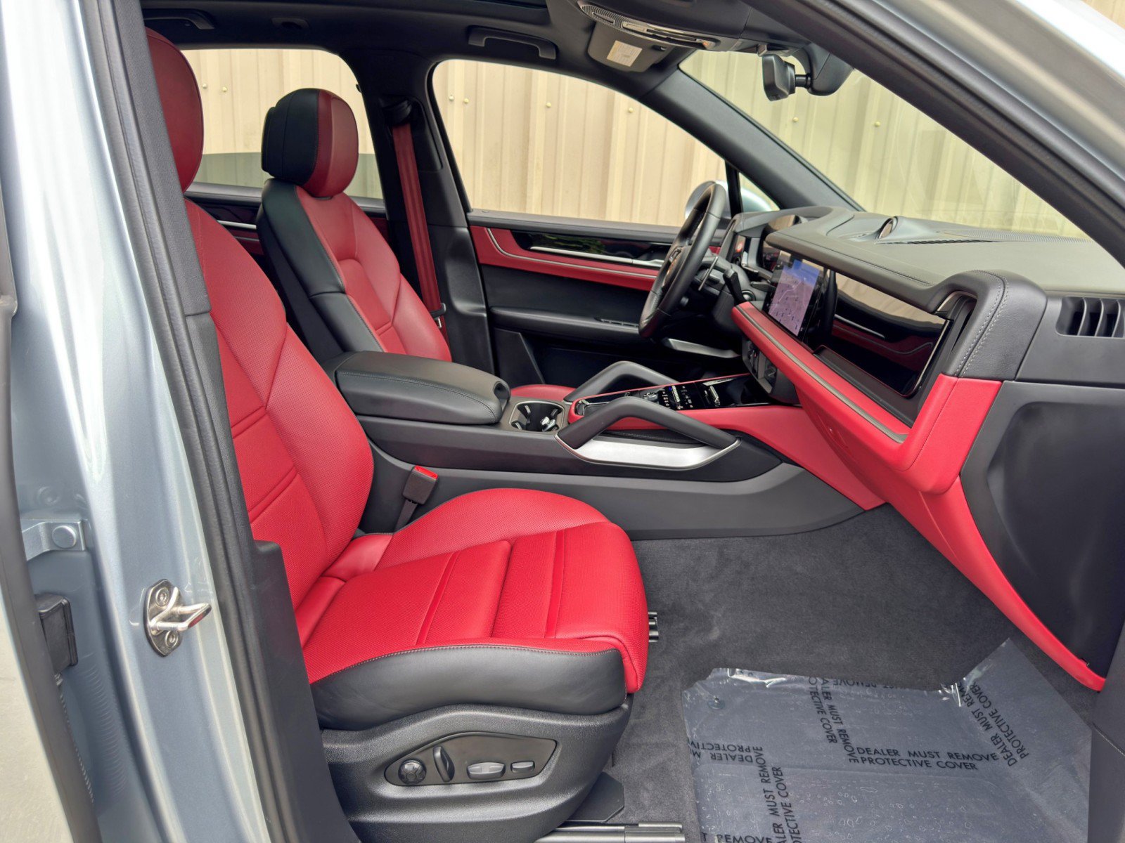 Used 2025 Porsche Cayenne S AWD/4WD image 16