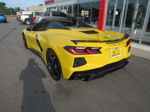 Used 2025 Chevrolet Corvette Stingray Preferred Conv w/ Stealth Interior Trim Package RWD image 7