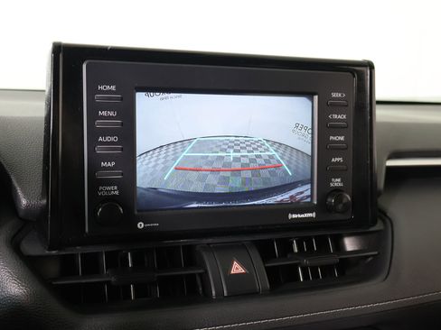 Used 2021 Toyota RAV4 LE AWD/4WD image 6