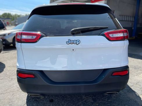 Used 2017 Jeep Cherokee Latitude w/ True North Edition AWD/4WD image 5