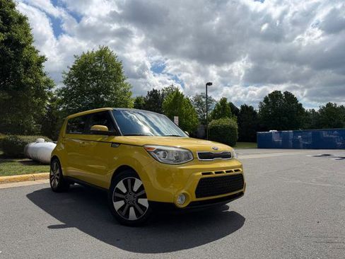 Used 2014 Kia Soul ! w/ Sun & Sound Package FWD image 2