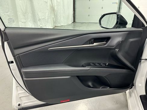 Used 2025 Toyota Camry SE image 8