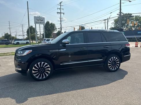 Used 2024 Lincoln Navigator Black Label AWD/4WD image 2