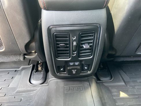 Used 2021 Jeep Grand Cherokee Trailhawk w/ Premium Lighting Group image 34