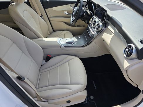 Used 2022 Mercedes-Benz GLC 300 4MATIC image 3