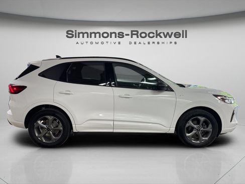 Used 2023 Ford Escape ST-Line w/ Tech Pack #1 AWD/4WD image 6