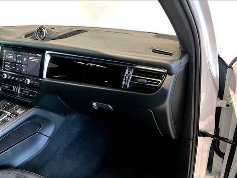 Used 2021 Porsche Macan S image 23