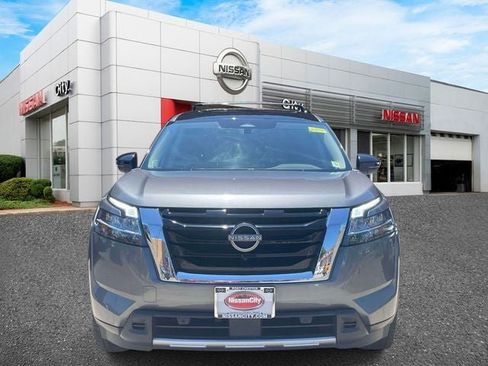 Used 2023 Nissan Pathfinder SL w/ SL Premium Package AWD/4WD image 2