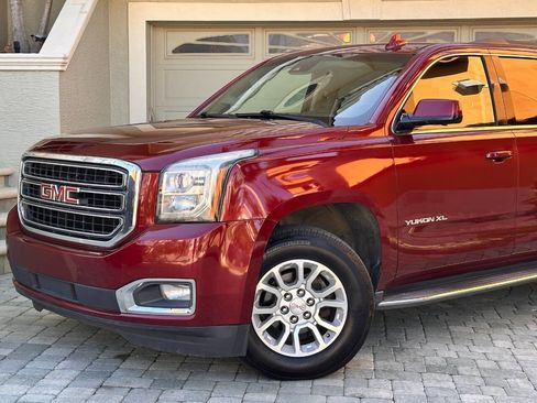 Used 2016 GMC Yukon XL SLT image 2