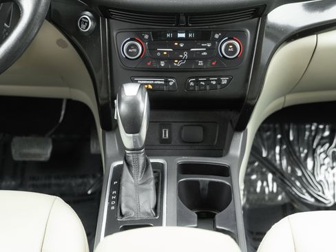 Used 2018 Ford Escape Titanium w/ Ford Safe & Smart Package image 12