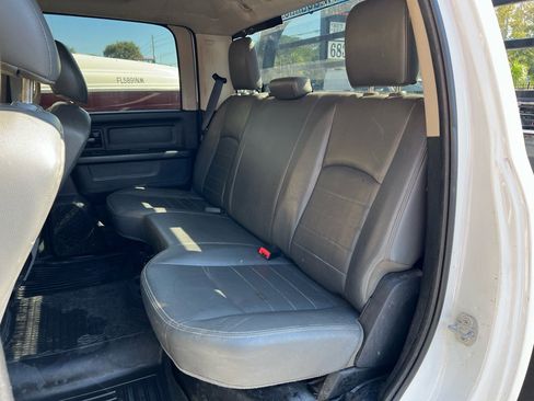 Used 2018 RAM 3500 Tradesman w/ Chrome Appearance Group image 28