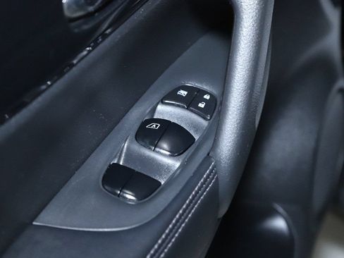 Used 2018 Nissan Rogue SL AWD/4WD image 16