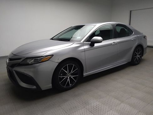 Used 2023 Toyota Camry SE FWD image 2
