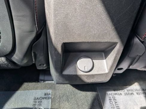 Used 2017 Chevrolet Equinox Premier w/ Enhanced Convenience Package FWD image 12