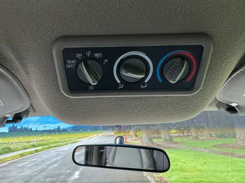 Used 2000 GMC Savana 3500 Extended Passenger RWD image 17