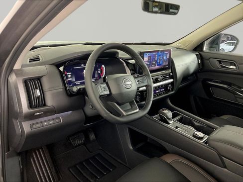 New 2026 Nissan Pathfinder Platinum AWD/4WD image 16