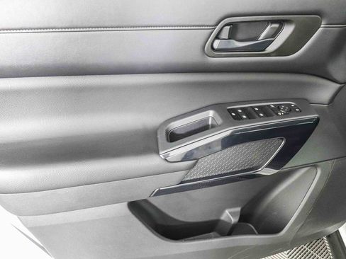 Used 2024 Nissan Pathfinder SV image 22