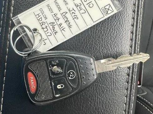 Certified 2017 Jeep Compass High Altitude image 34