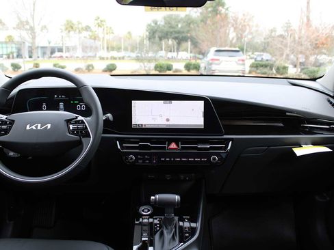New 2025 Kia Niro EX image 22