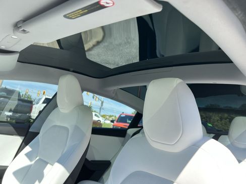 Used 2025 Tesla Model 3 Long Range AWD/4WD image 24