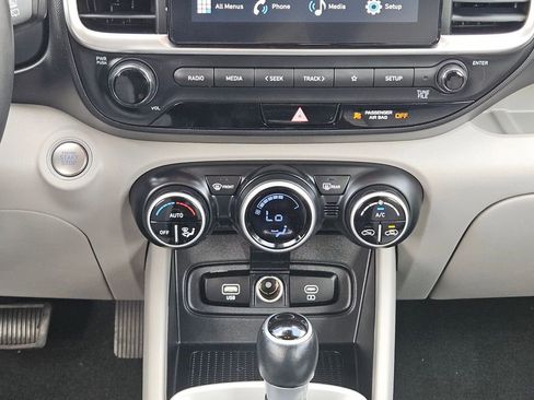 Used 2025 Hyundai Venue SEL FWD image 21