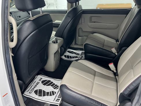 Used 2020 Kia Sedona EX image 30