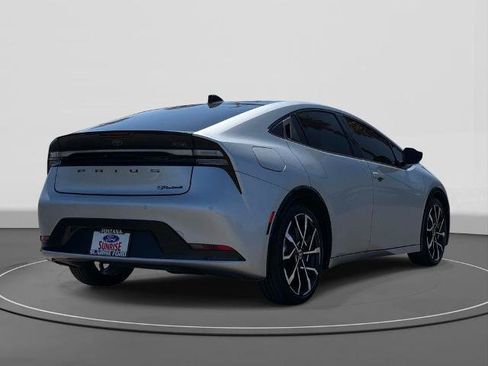 Used 2024 Toyota Prius Prime Premium FWD image 5
