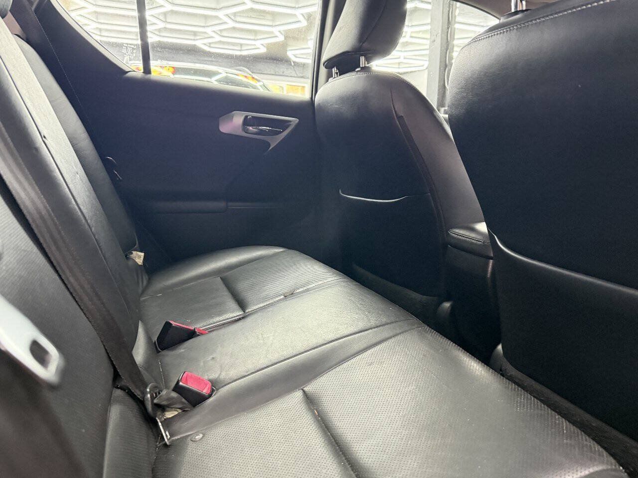 Used 2012 Lexus CT 200h Premium w/ Leather Pkg FWD image 16