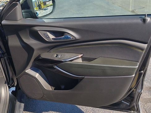 Used 2024 Chevrolet Trax LT w/ Sunroof Package FWD image 6