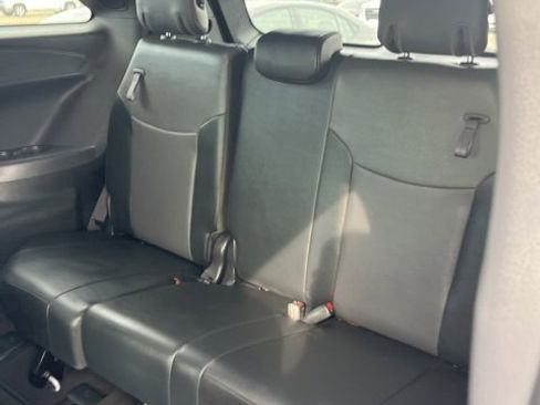 Used 2022 Toyota Sienna XLE Woodland Edition image 9