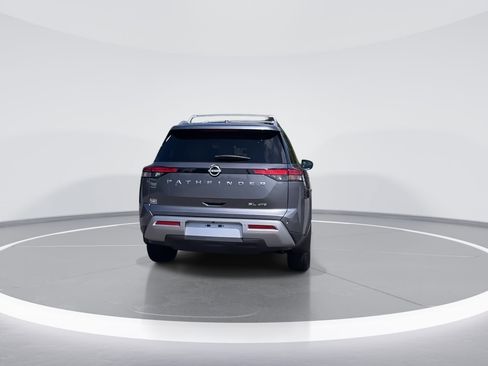 Used 2024 Nissan Pathfinder SL image 6