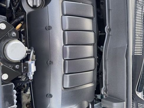 Used 2015 Chevrolet Traverse LT image 34