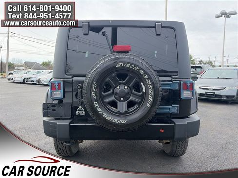 Used 2018 Jeep Wrangler Sahara w/ Connectivity Group image 7