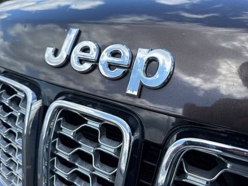 Used 2017 Jeep Grand Cherokee Overland AWD/4WD image 32