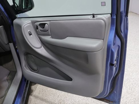 Used 2007 Chrysler Town & Country Touring w/ Leather Interior Group FWD image 22