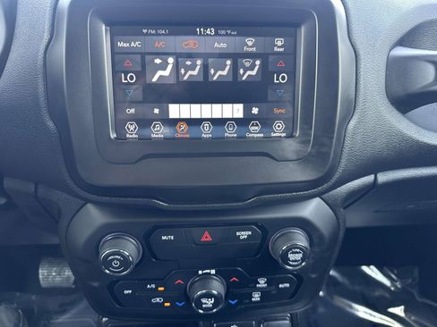 Used 2019 Jeep Renegade Latitude w/ Popular Equipment Group FWD image 10
