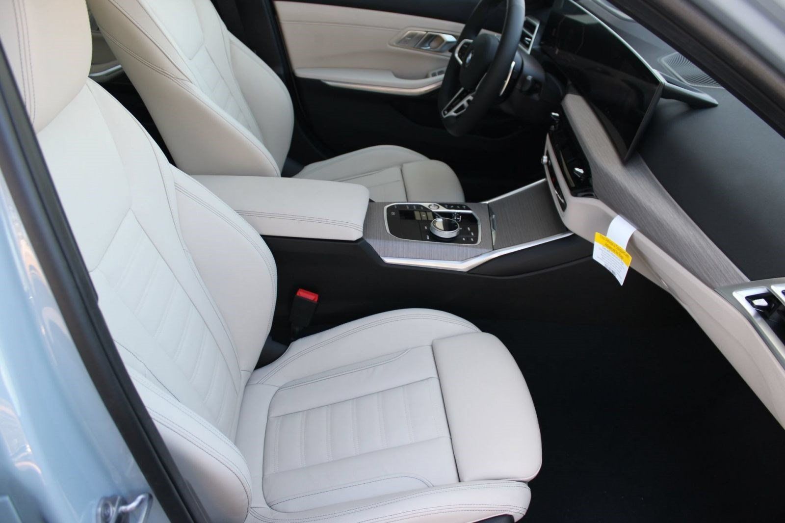 Used 2026 BMW 330i Sedan w/ M Sport Package RWD image 26