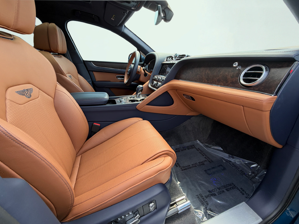 Used 2023 Bentley Bentayga AWD/4WD image 62