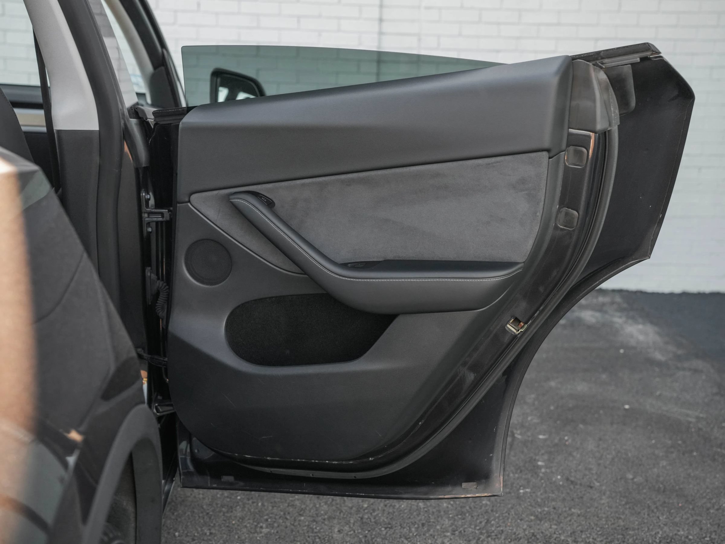 Used 2024 Tesla Model Y Long Range AWD/4WD image 30