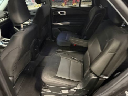 Used 2023 Ford Explorer XLT image 27