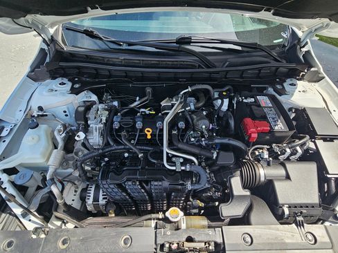 Used 2024 Nissan Altima 2.5 SR FWD image 32