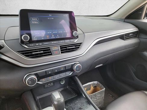 Used 2024 Nissan Altima 2.5 SR FWD image 16