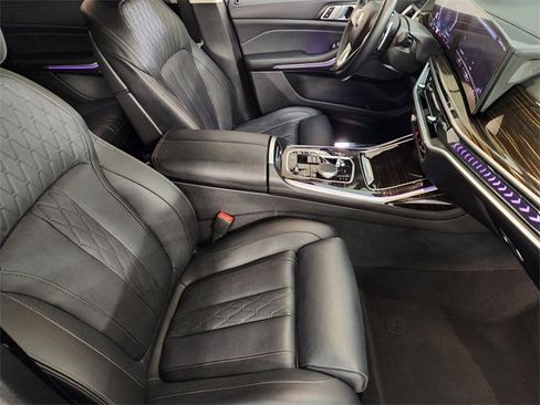 Used 2025 BMW X7 xDrive40i image 3