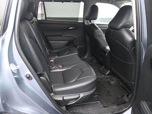 Used 2023 Toyota Highlander XLE FWD image 13