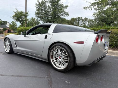 Used 2006 Chevrolet Corvette Coupe w/ Preferred Equipment Group RWD image 26
