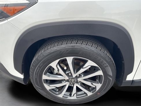 Used 2023 Toyota Corolla Cross XLE image 24