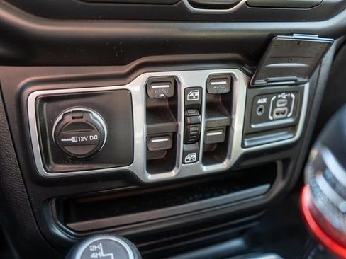 Used 2018 Jeep Wrangler Unlimited Sport S AWD/4WD image 28